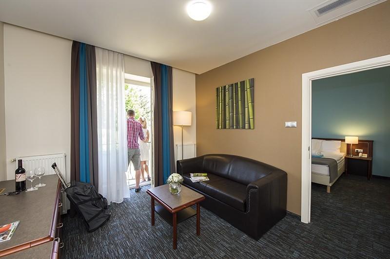 Old Lake Golf Hotel Tata Chambre photo